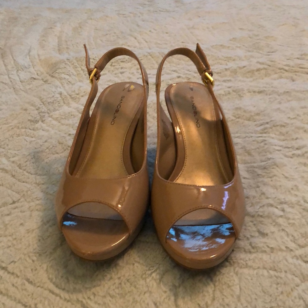 Bandolino patent leather cream sandal heels